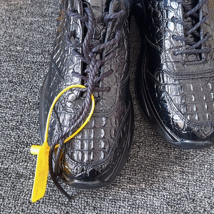 鳄鱼皮（革）背骨运动鞋40