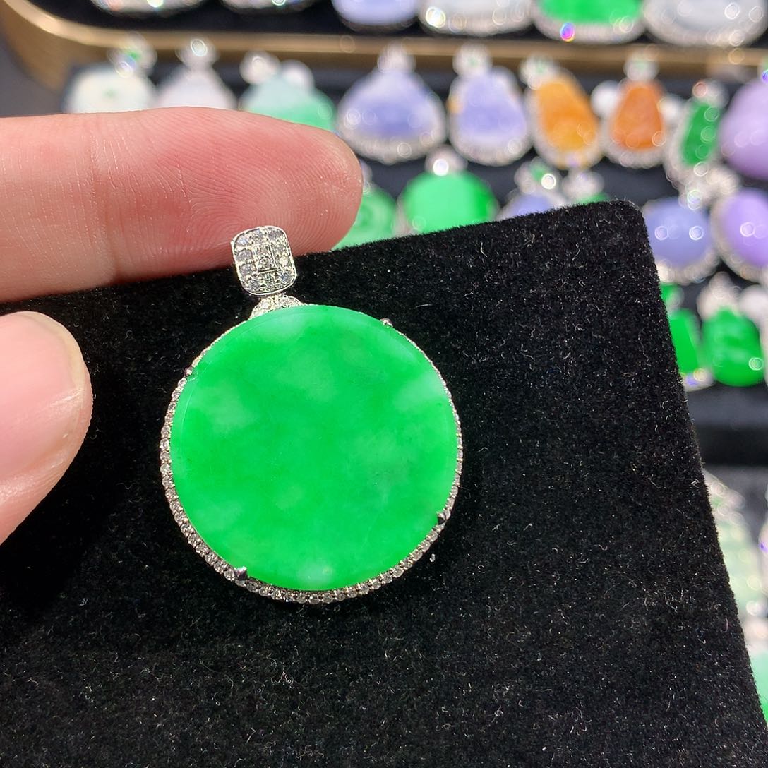 翡翠18K金镶嵌颈饰