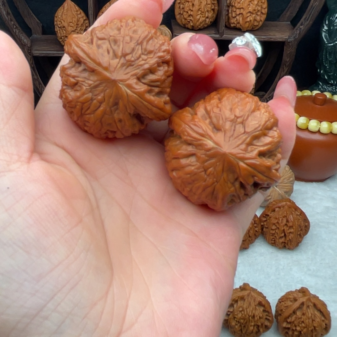 劉****把件桃核文玩核桃，铁锤核桃