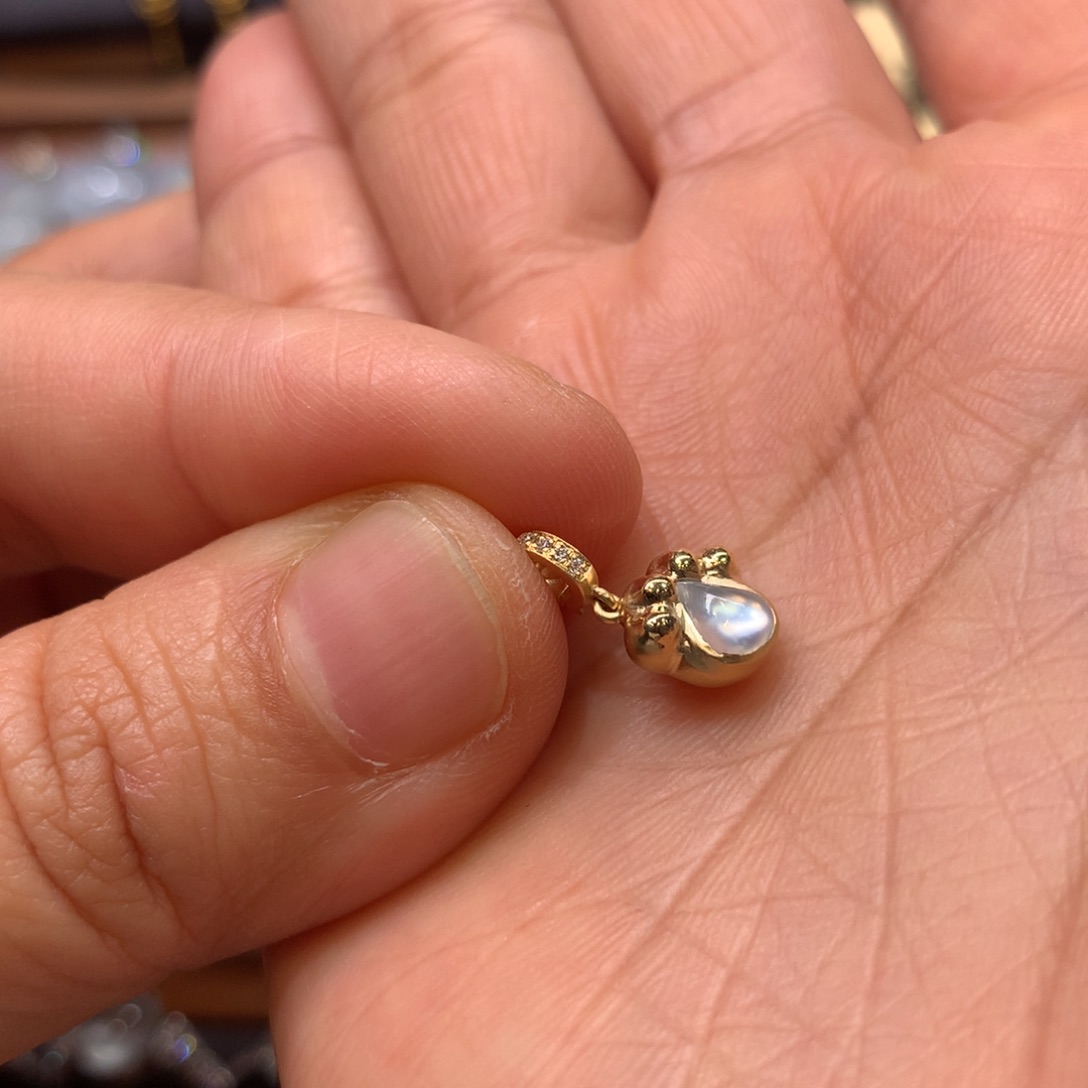 翡翠颈饰18K金镶嵌吊坠