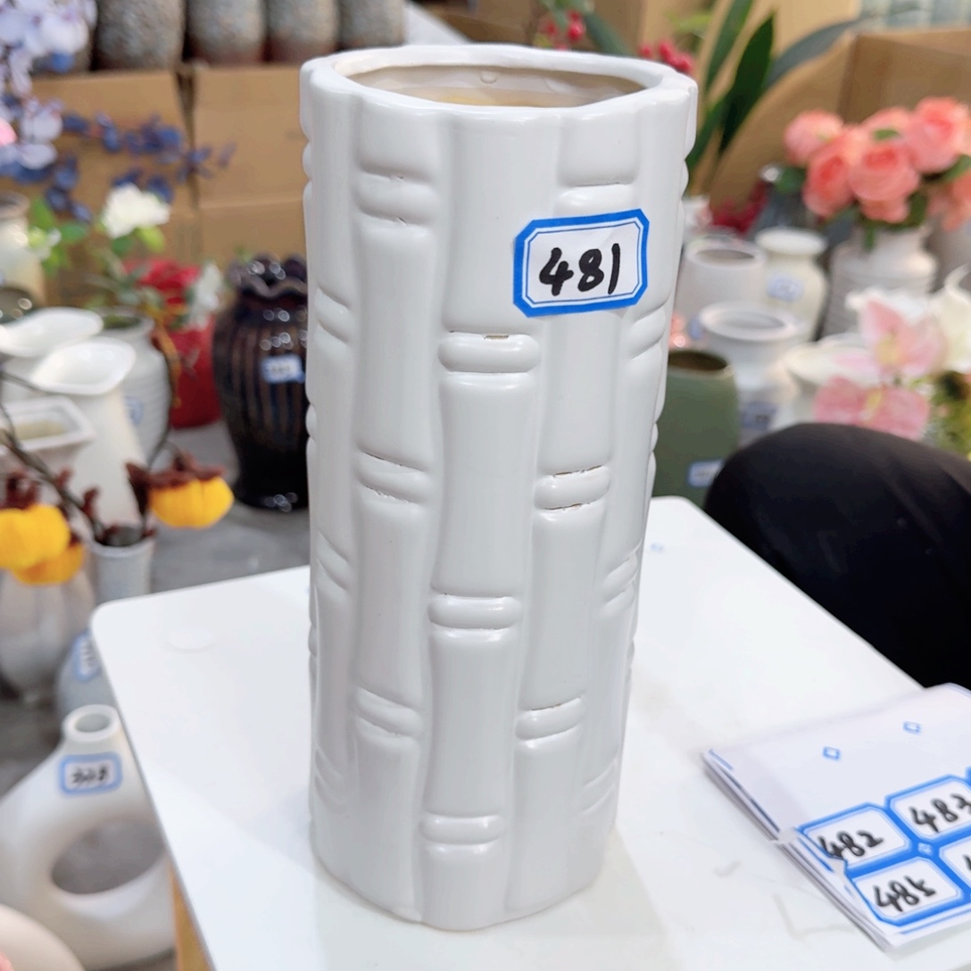 481号陶瓷高25厘米瑕疵一个