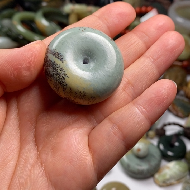 遥***及岫岩河磨玉（透闪石质玉）未镶嵌颈饰