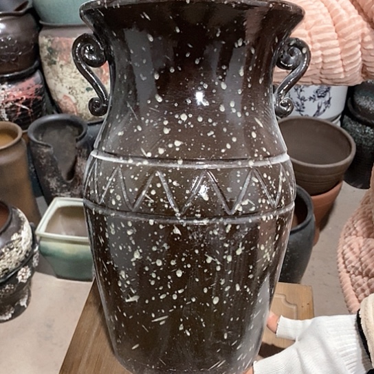 紫砂花盆口22高37，黑点