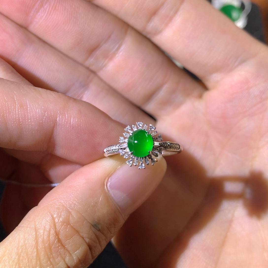 翡翠18K金镶嵌戒指翡翠