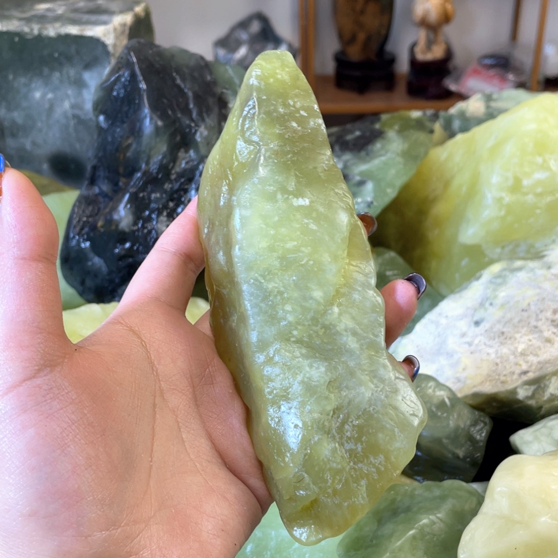 蛇纹石玉未镶嵌中国四大名玉简易