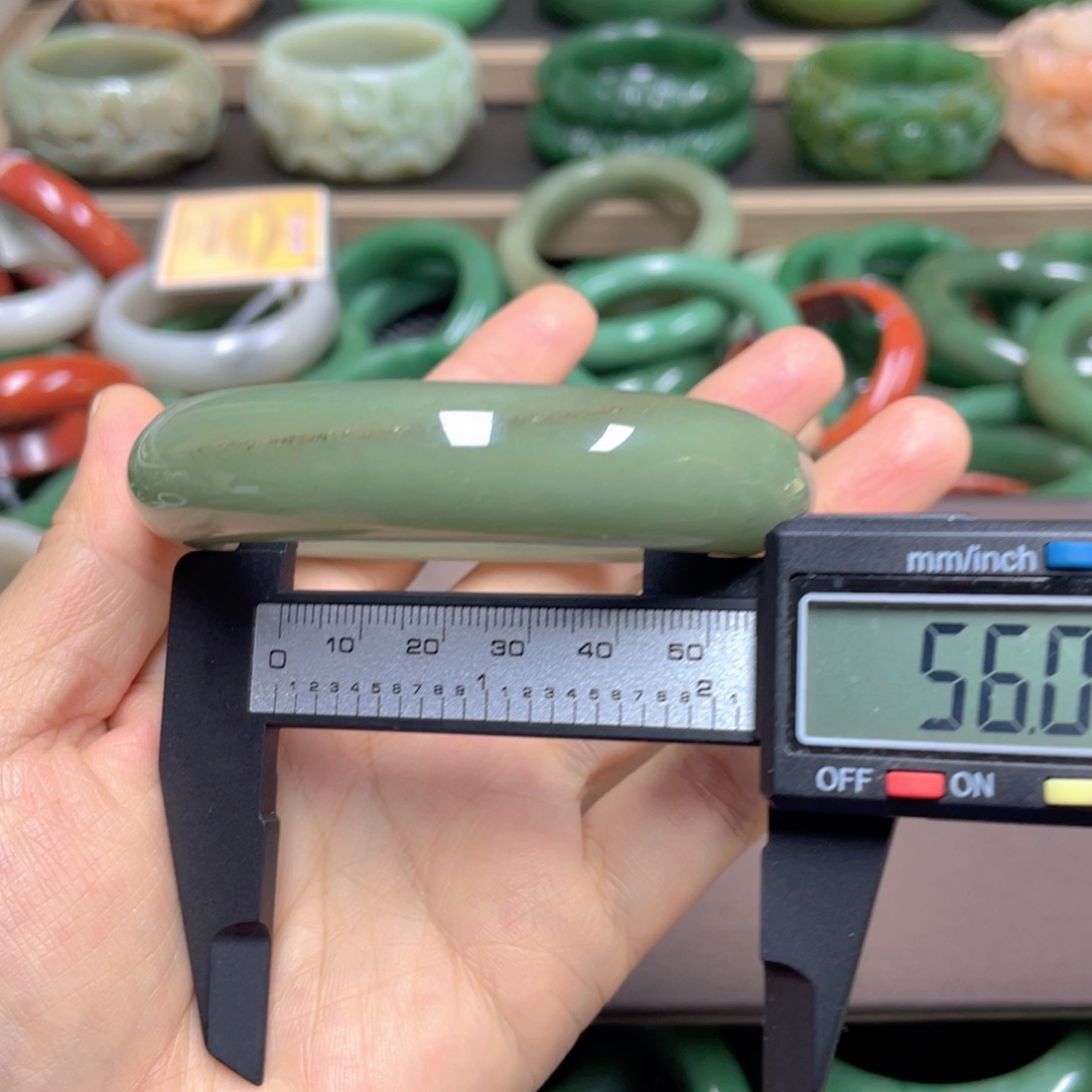 石英质玉未镶嵌手镯