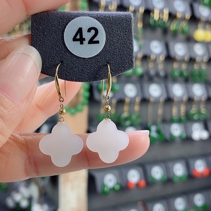 18K金镶嵌和田玉耳饰