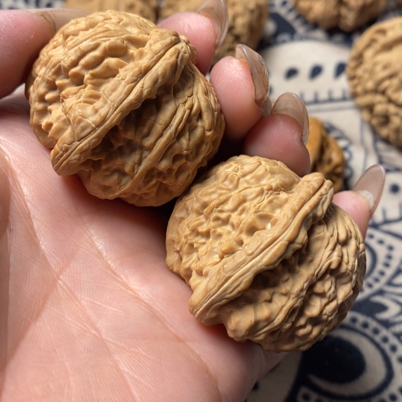 【闪购商品】文玩核桃吊坠曹*人白狮子 花