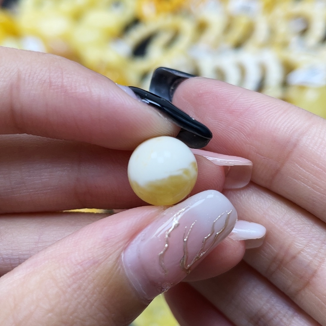 琥珀未镶嵌裸石10.5mm圆珠蜜蜡