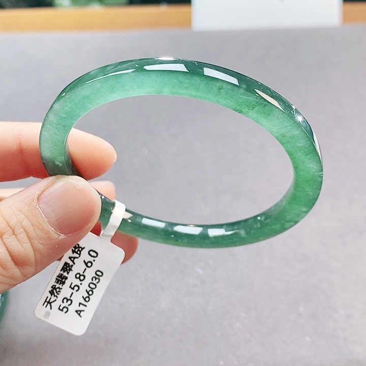 【闪购商品】翡翠手镯（圆镯）未镶嵌