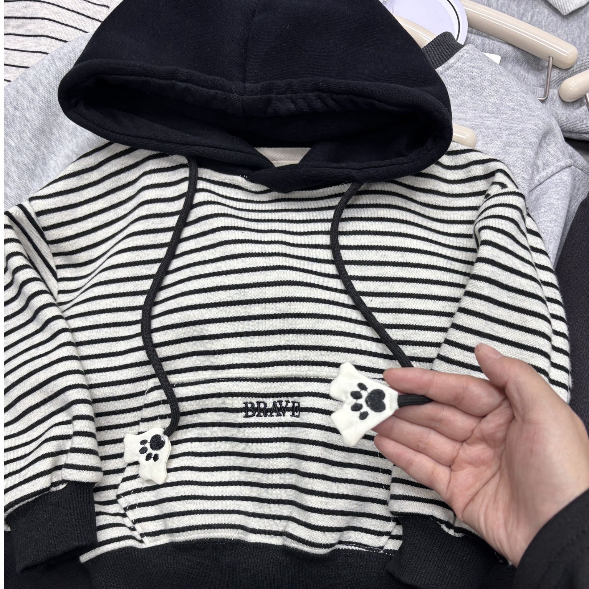 儿童秋冬加绒连帽条纹卫衣可爱手掌休闲百搭