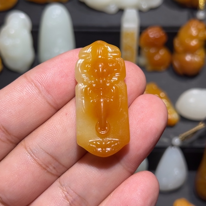 有***租和田玉未镶嵌颈饰