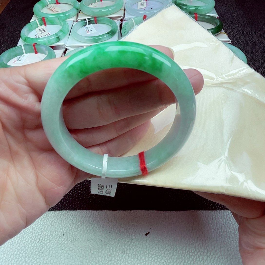 翡翠手镯未镶嵌怡*宝天然缅甸翡翠