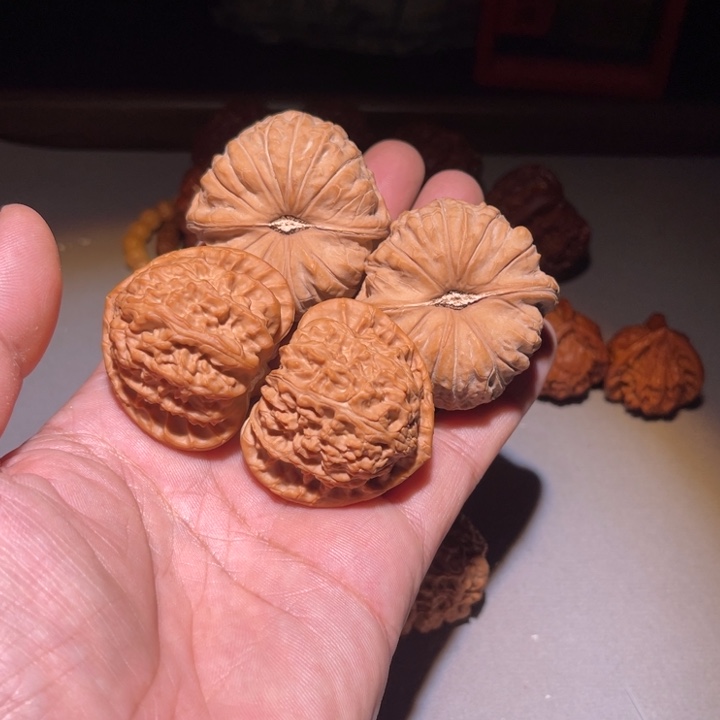 喜***悦桃核吊坠订制三角白南瓜墩