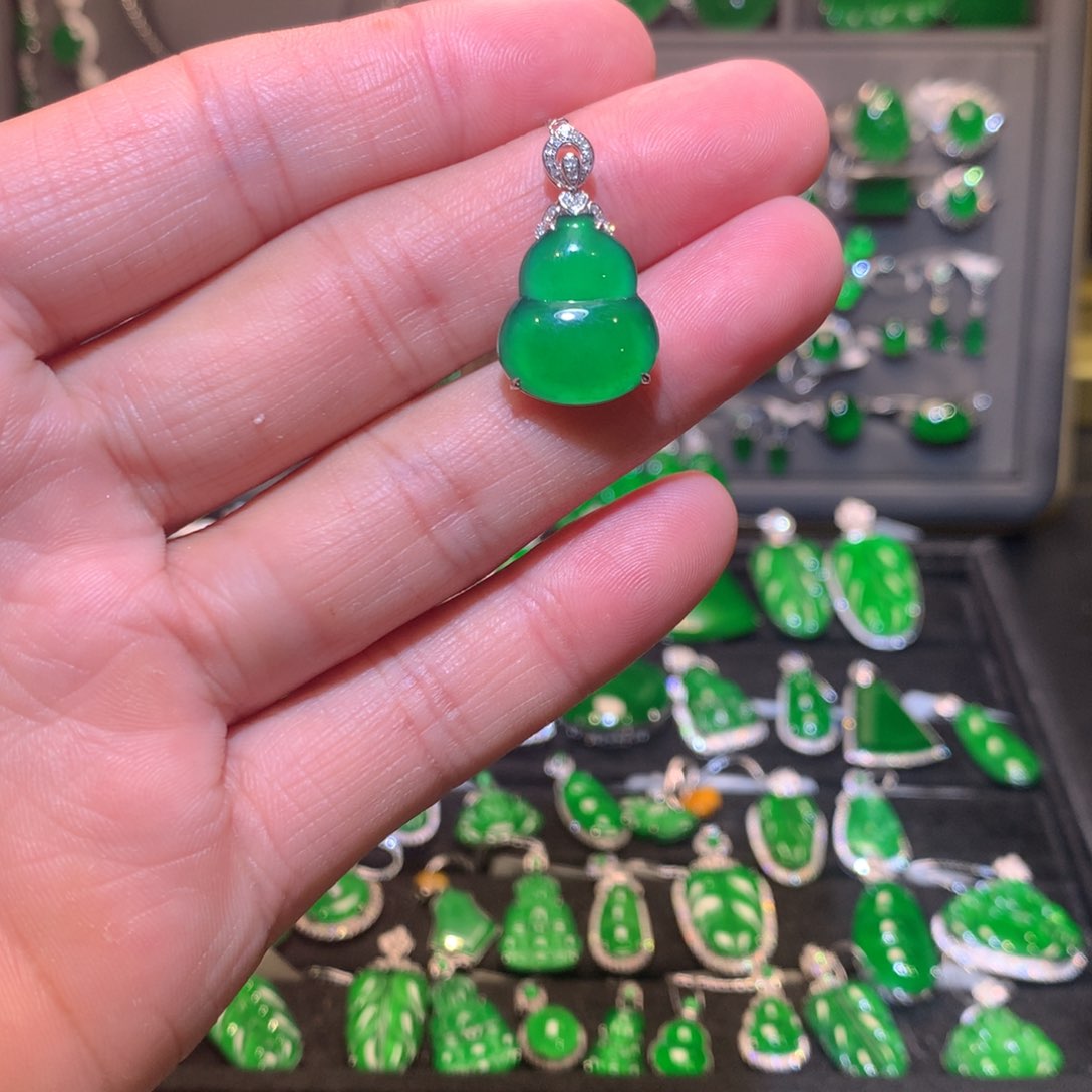 翡翠吊坠(不含链)18K金镶嵌天然翡翠