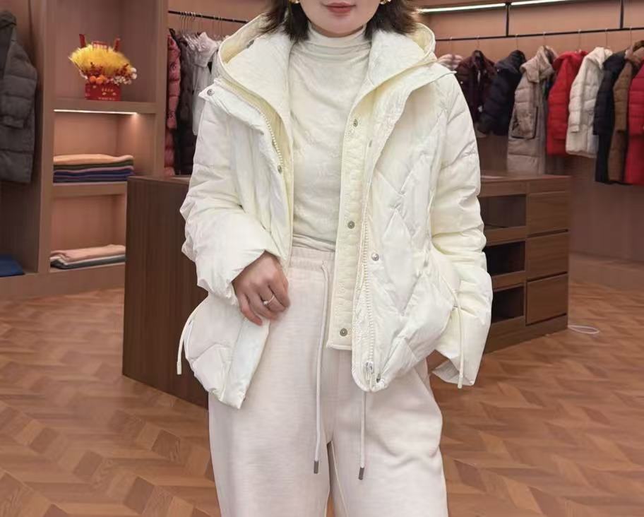 贯瑾 41983 短款连帽假两件女款羽绒服