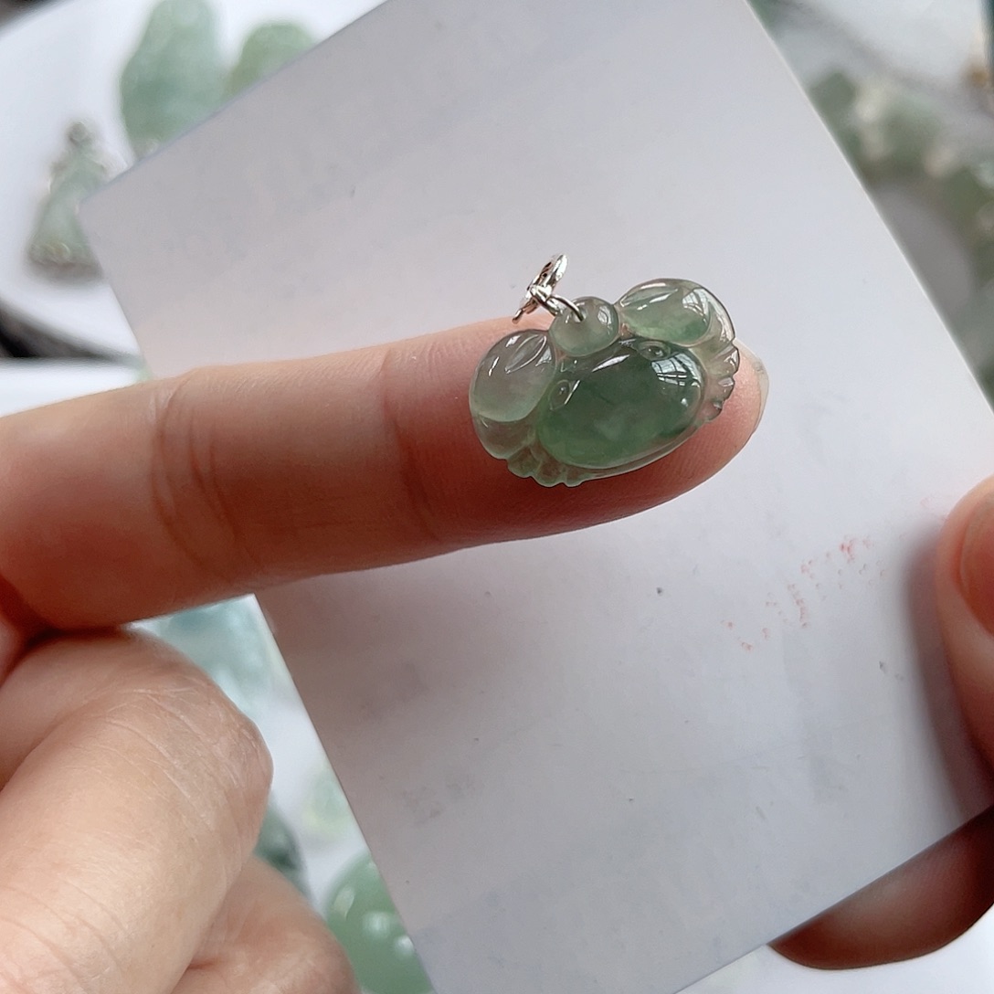 翡翠颈饰未镶嵌小螃蟹