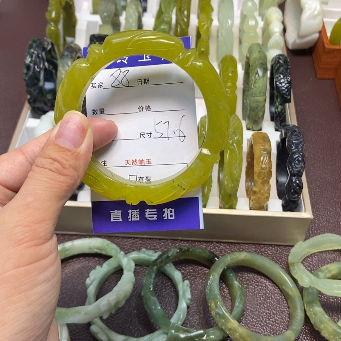 蛇纹石玉手镯未镶嵌