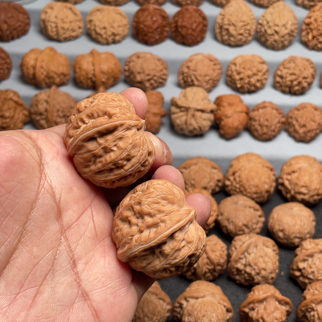 文玩核桃吊坠40元宝