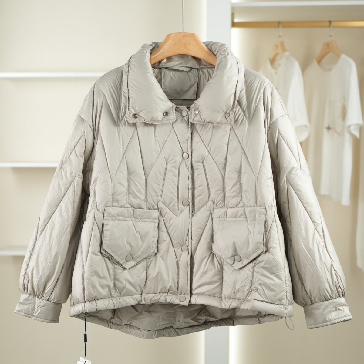 麦迪尚品 5122029 秋冬时尚轻薄简约保暖宽松羽绒服品牌女装