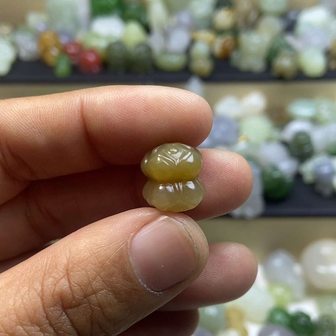 和田玉颈饰未镶嵌菲*