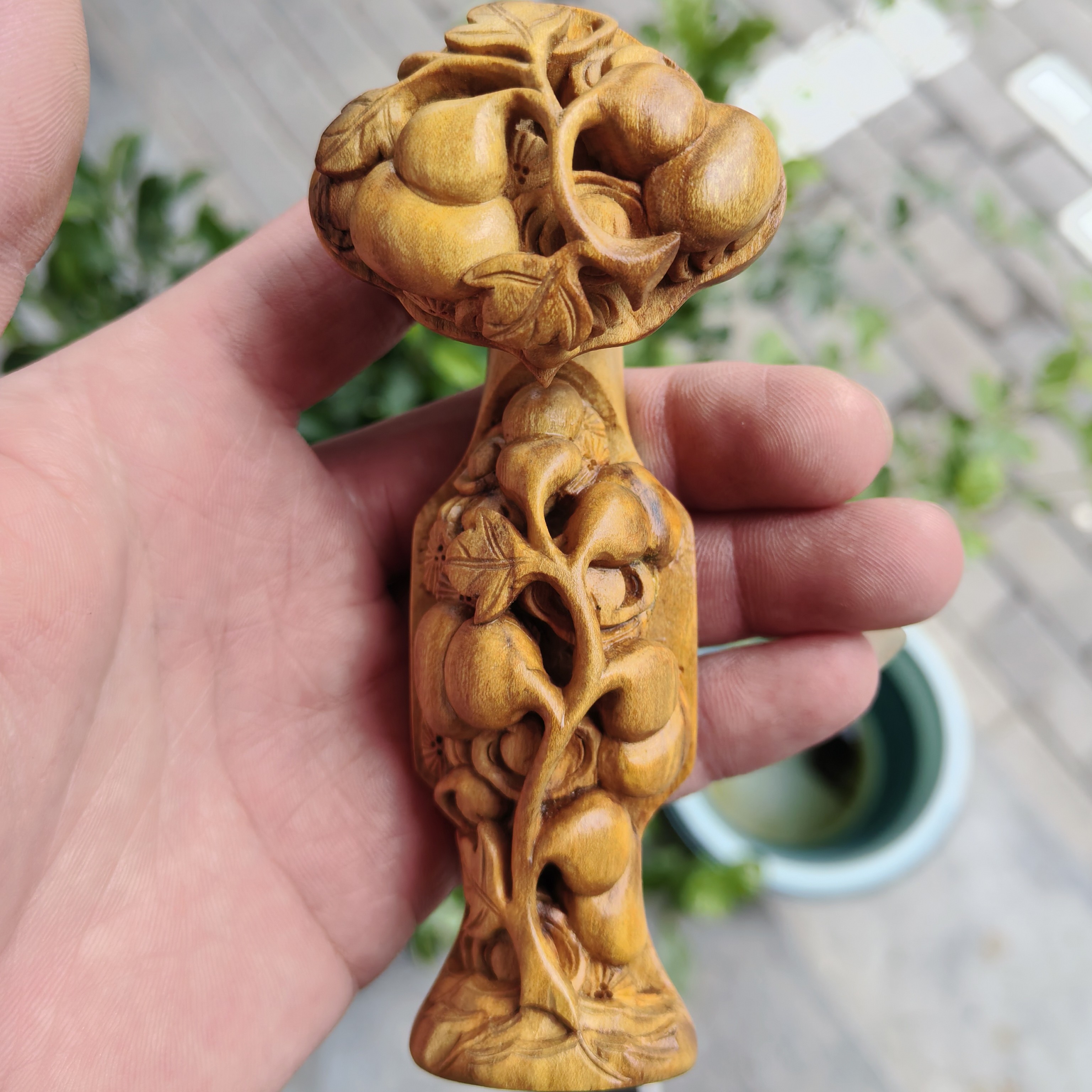 手工精雕楷木手把如意