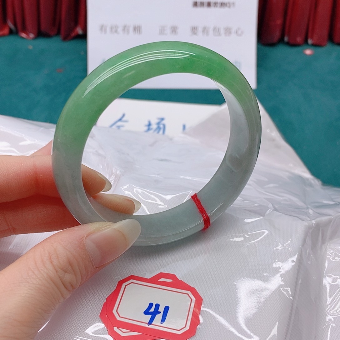 翡翠手镯未镶嵌随**动41111111111