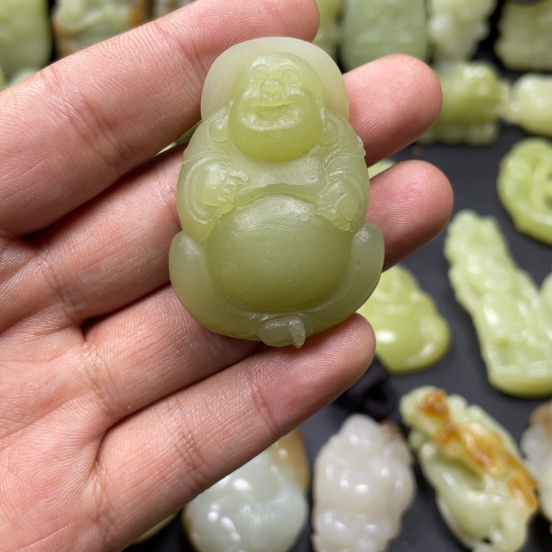 冰***雨和田玉未镶嵌颈饰