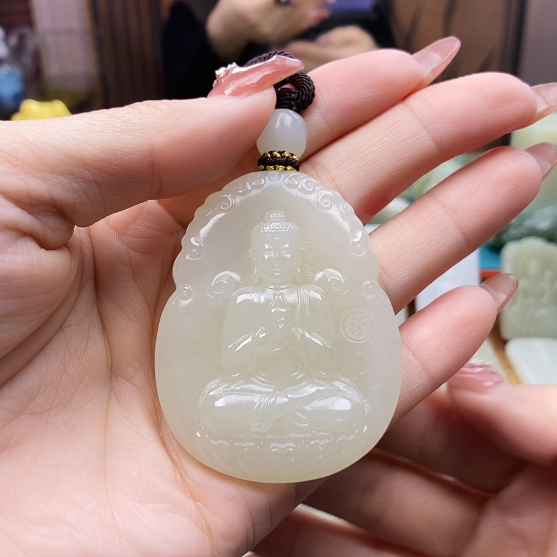 牛****和田玉未镶嵌颈饰