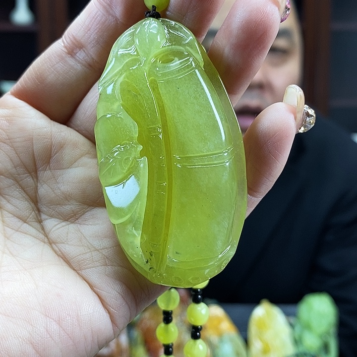 蛇纹石玉吊坠未镶嵌