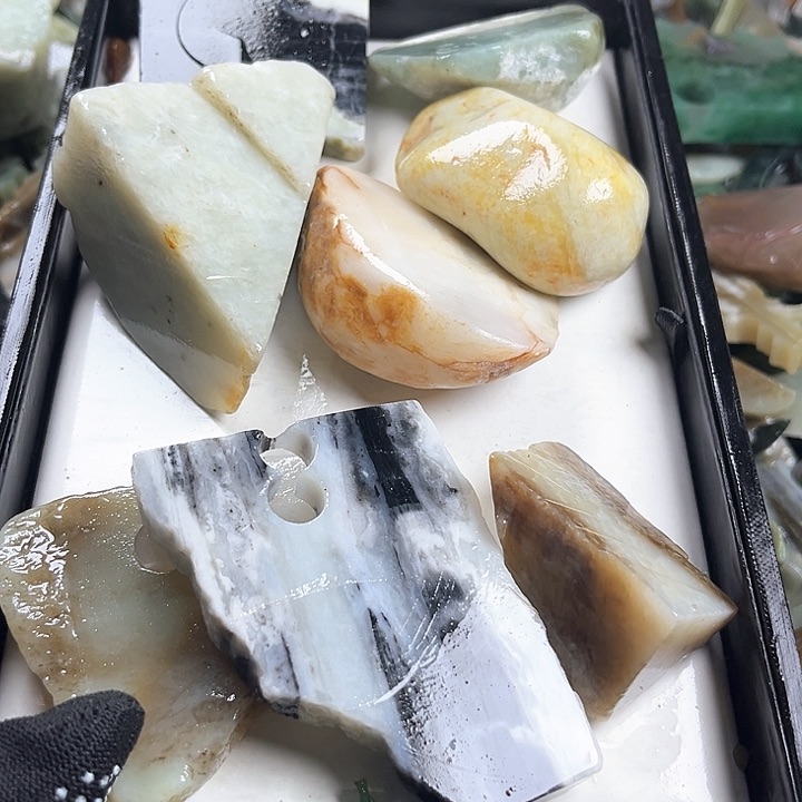 和田玉（糖玉）和田玉9K金镶嵌一*沙