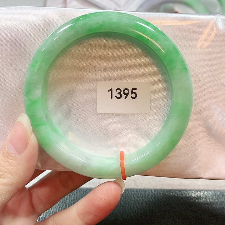 翡翠手镯未镶嵌天然翡翠手镯57.6