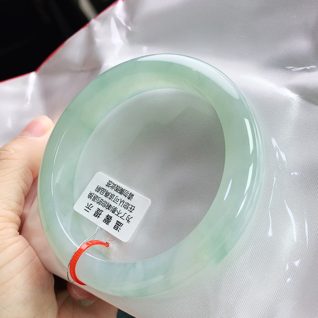 翡翠手镯未镶嵌58圈