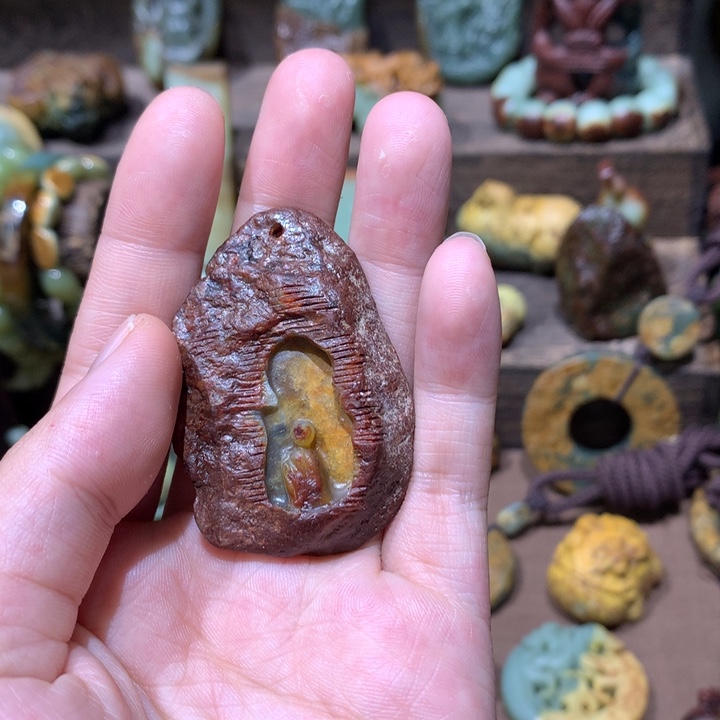 未镶嵌岫岩河磨玉（透闪石质玉）挂件