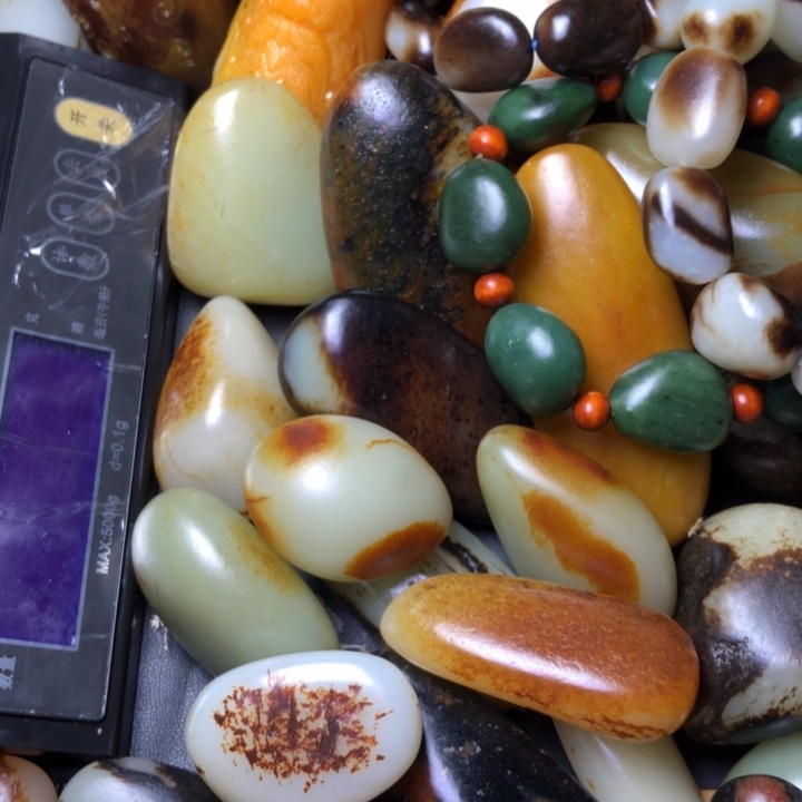 春***8和田玉未镶嵌珠宝奇石