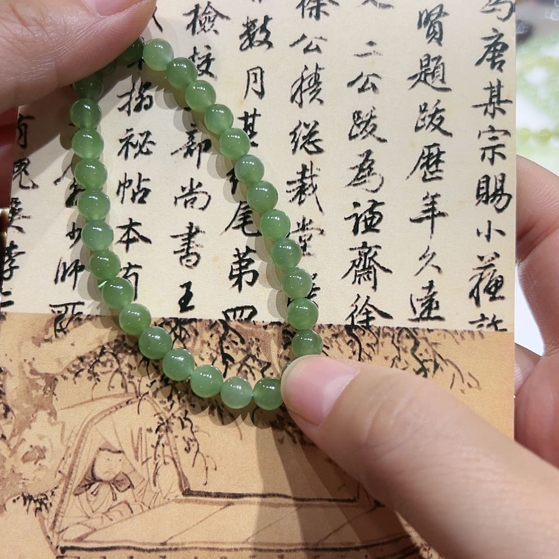 颈饰未镶嵌和田玉有小裂纹