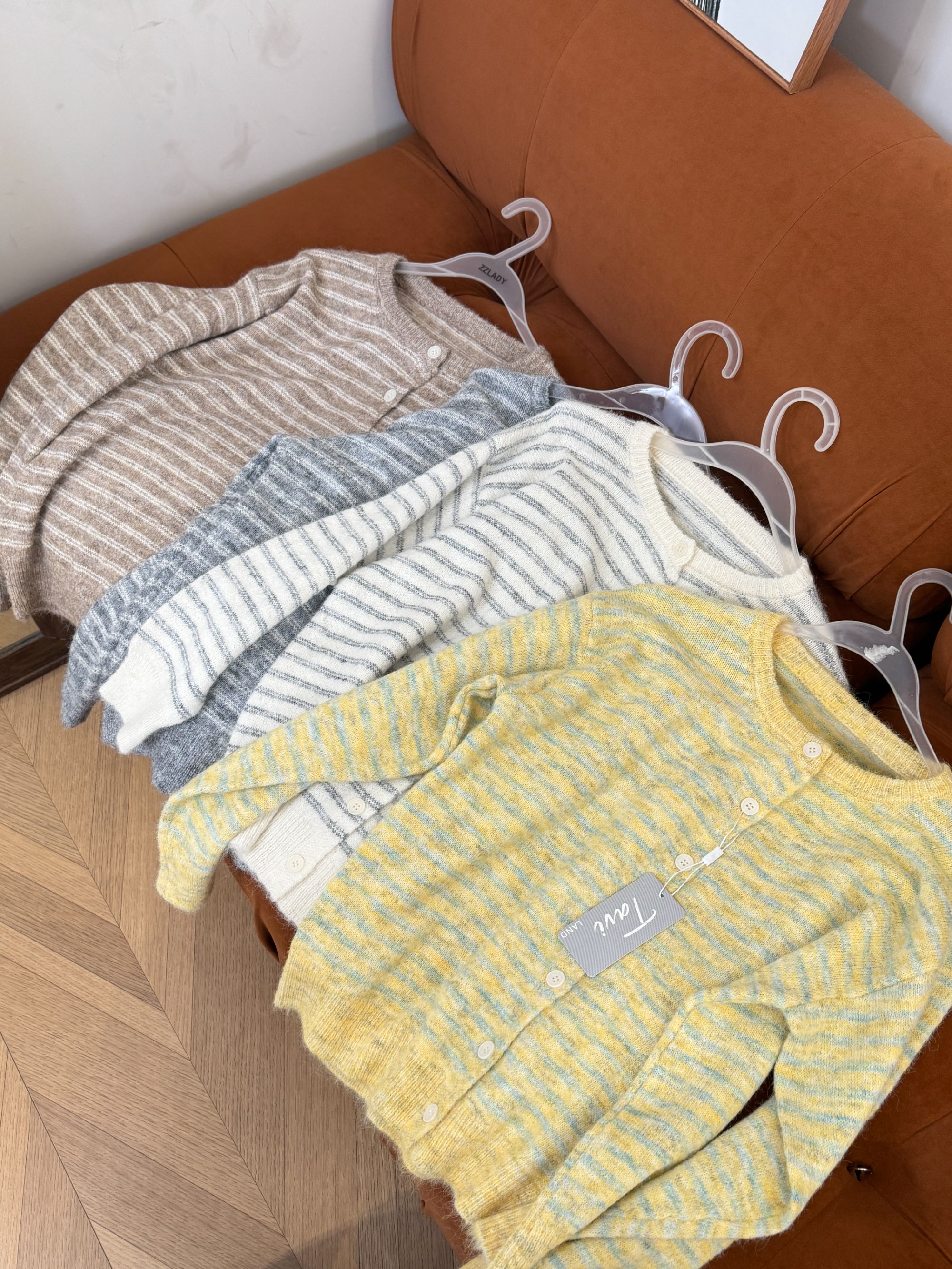 【杭州S姐  新款上新】细条纹撞色圆领开衫20210