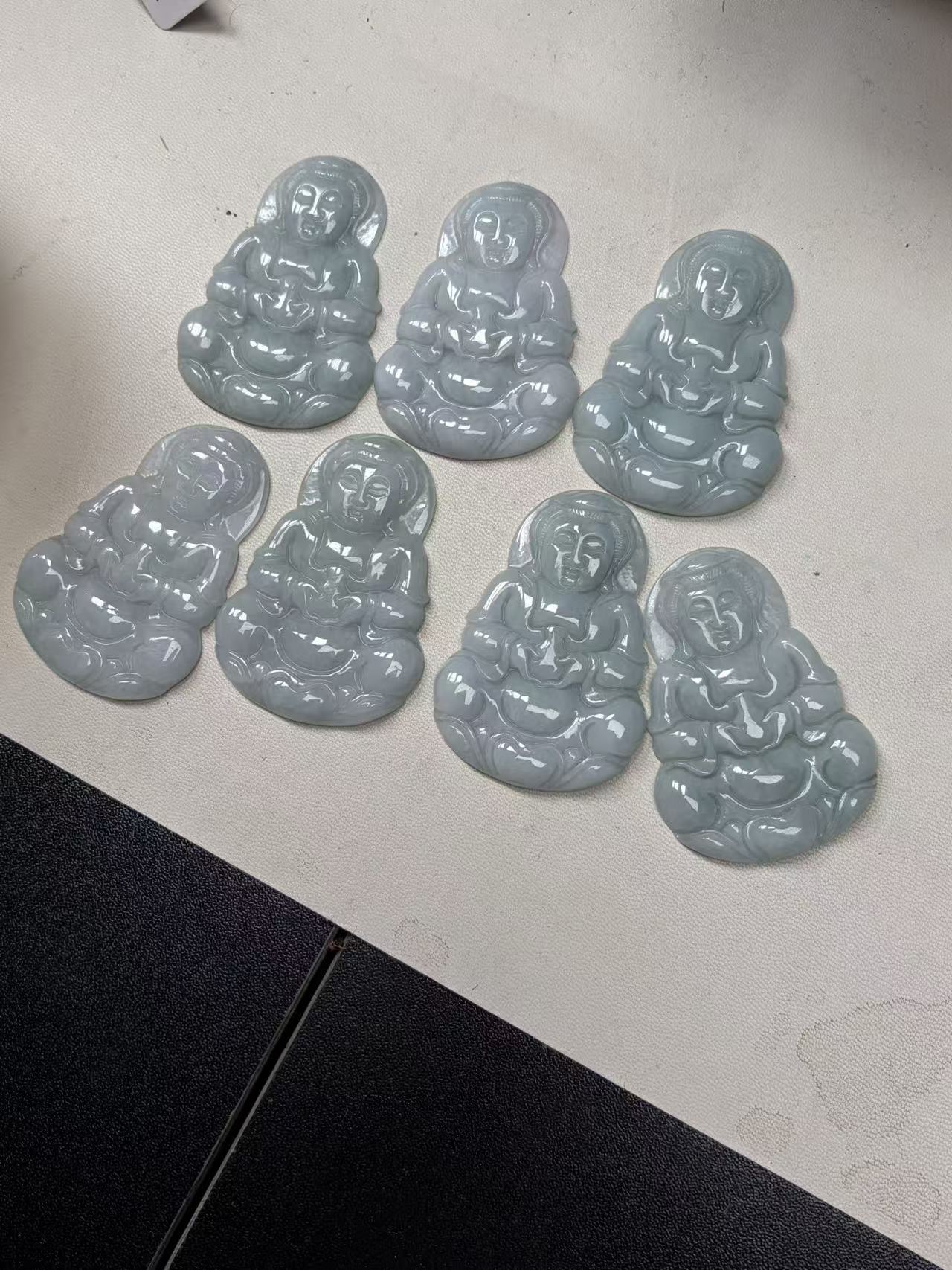 天然缅甸A货翡翠（观音菩萨）多样性发其一