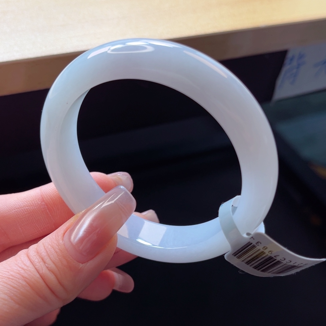 翡翠手镯未镶嵌手镯