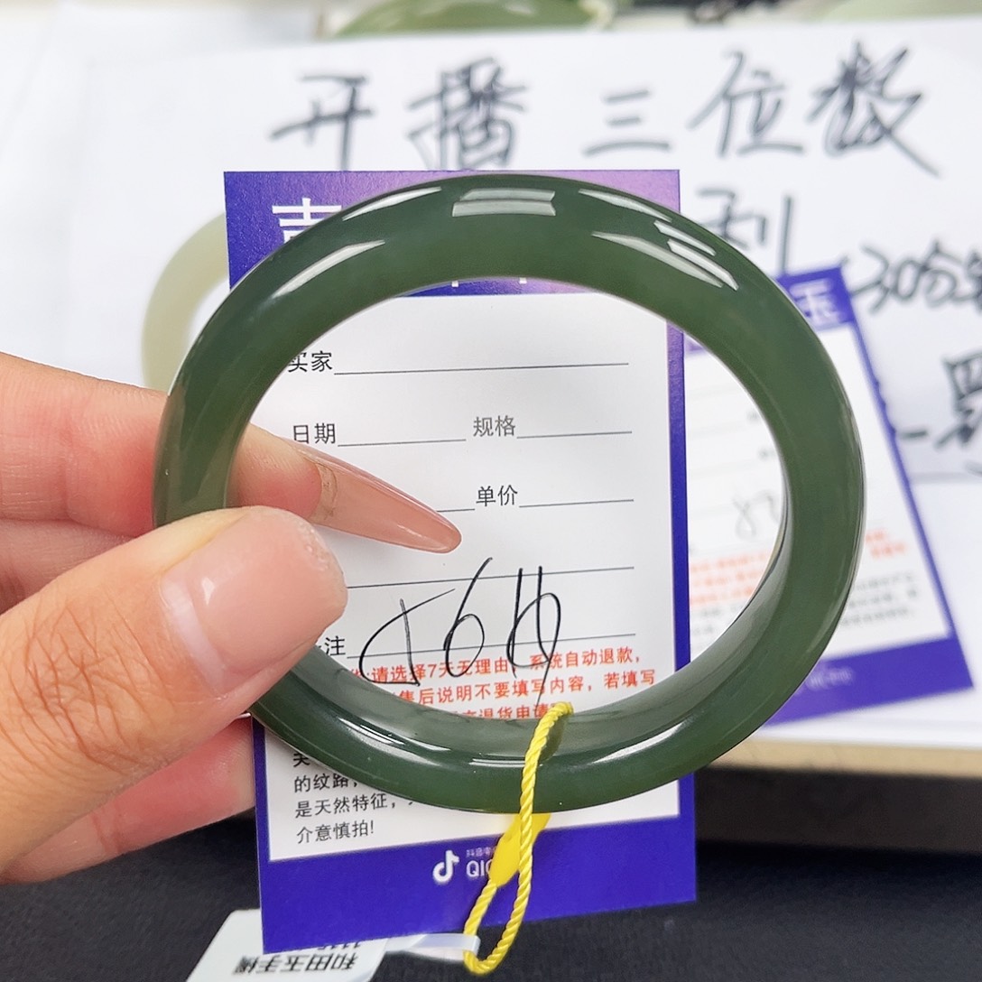 和田玉手镯未镶嵌