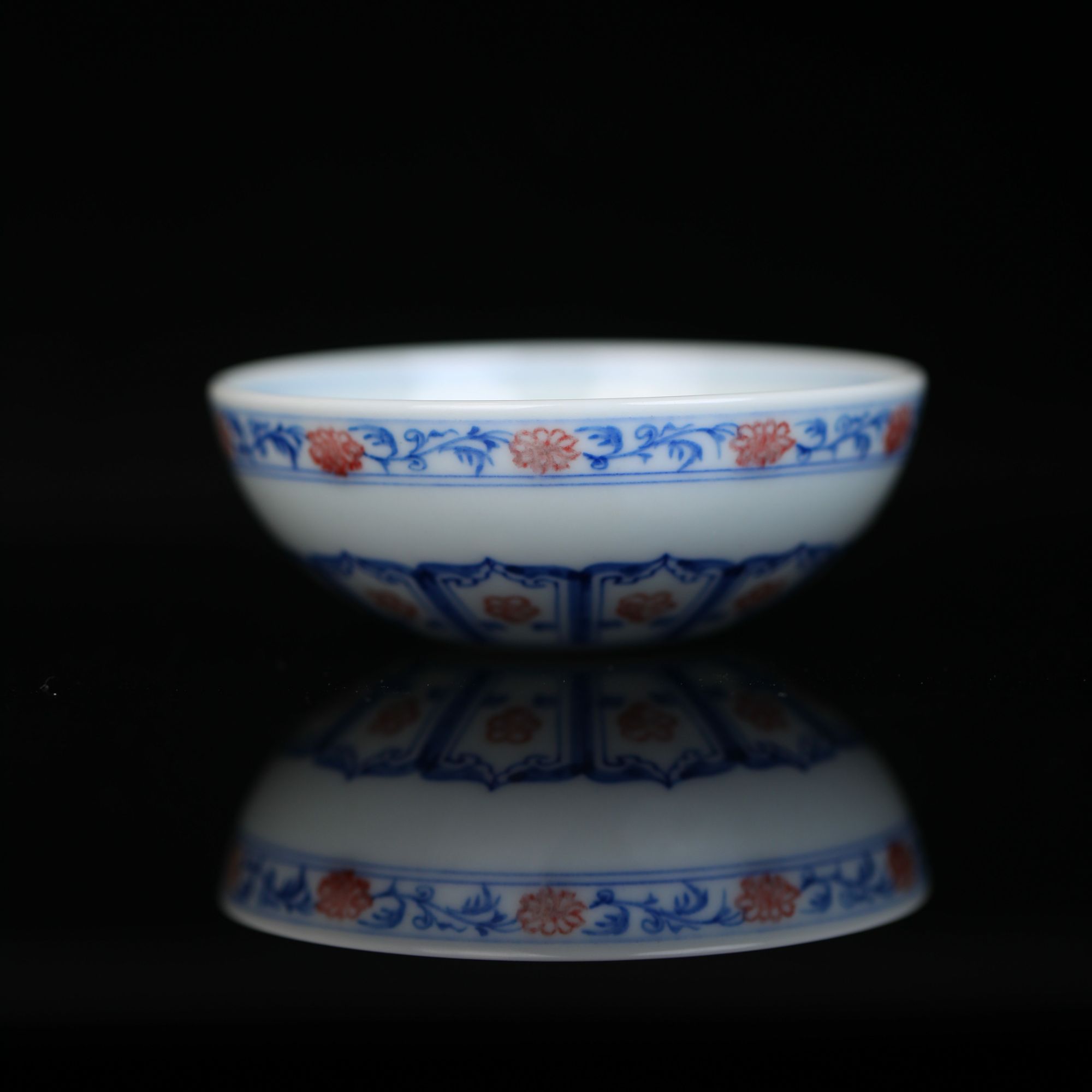 子元柴窑 青花缠枝莲卧足