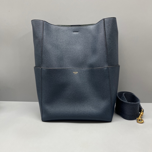 95新 Celine/思琳 深蓝色荔枝纹Sangle水桶包 尺寸23*33 