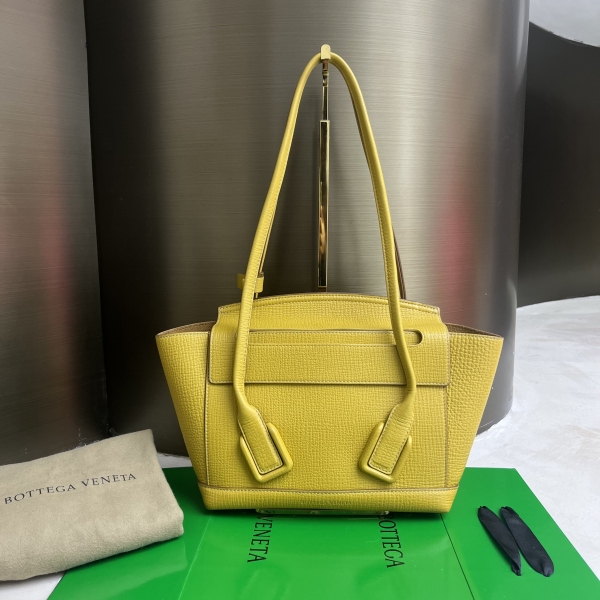 95新/葆蝶家/市场价23500/包包/250221XZ0032