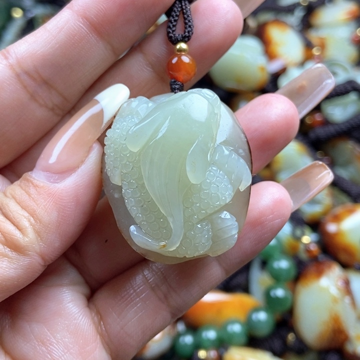 和田玉颈饰未镶嵌