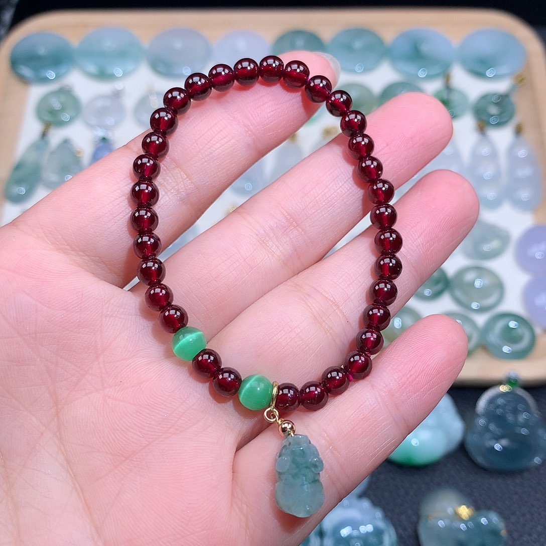 翡翠颈饰未镶嵌手串