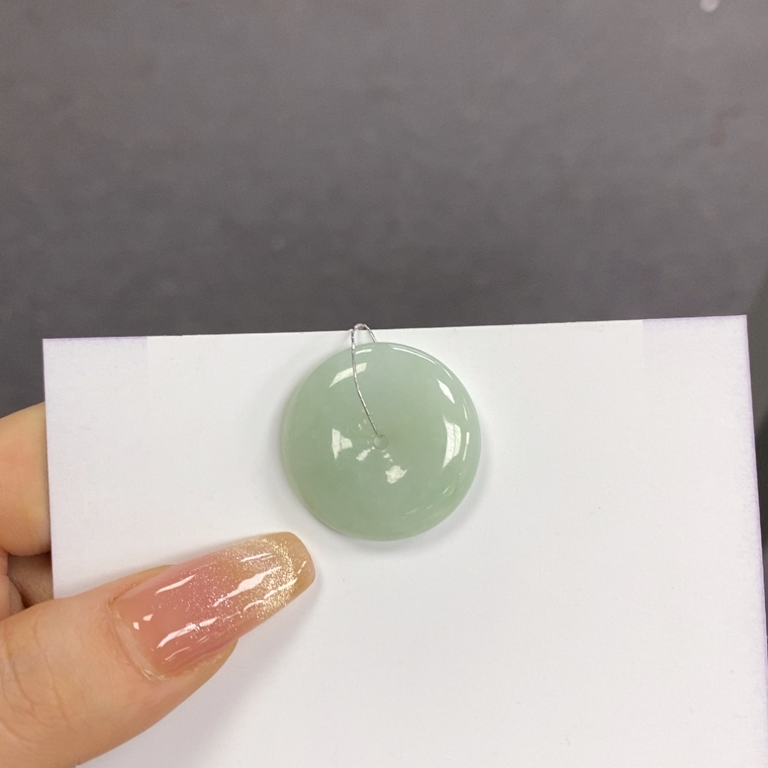 翡翠颈饰未镶嵌平安扣