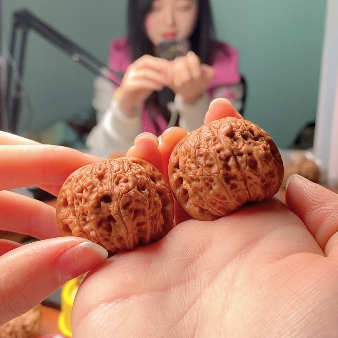 文玩核桃吊坠西*啊血麒麟