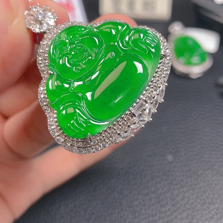 小***学颈饰银S925镶嵌翡翠88888