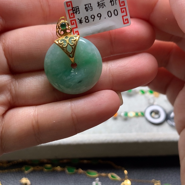 翡翠颈饰18K金镶嵌翡翠