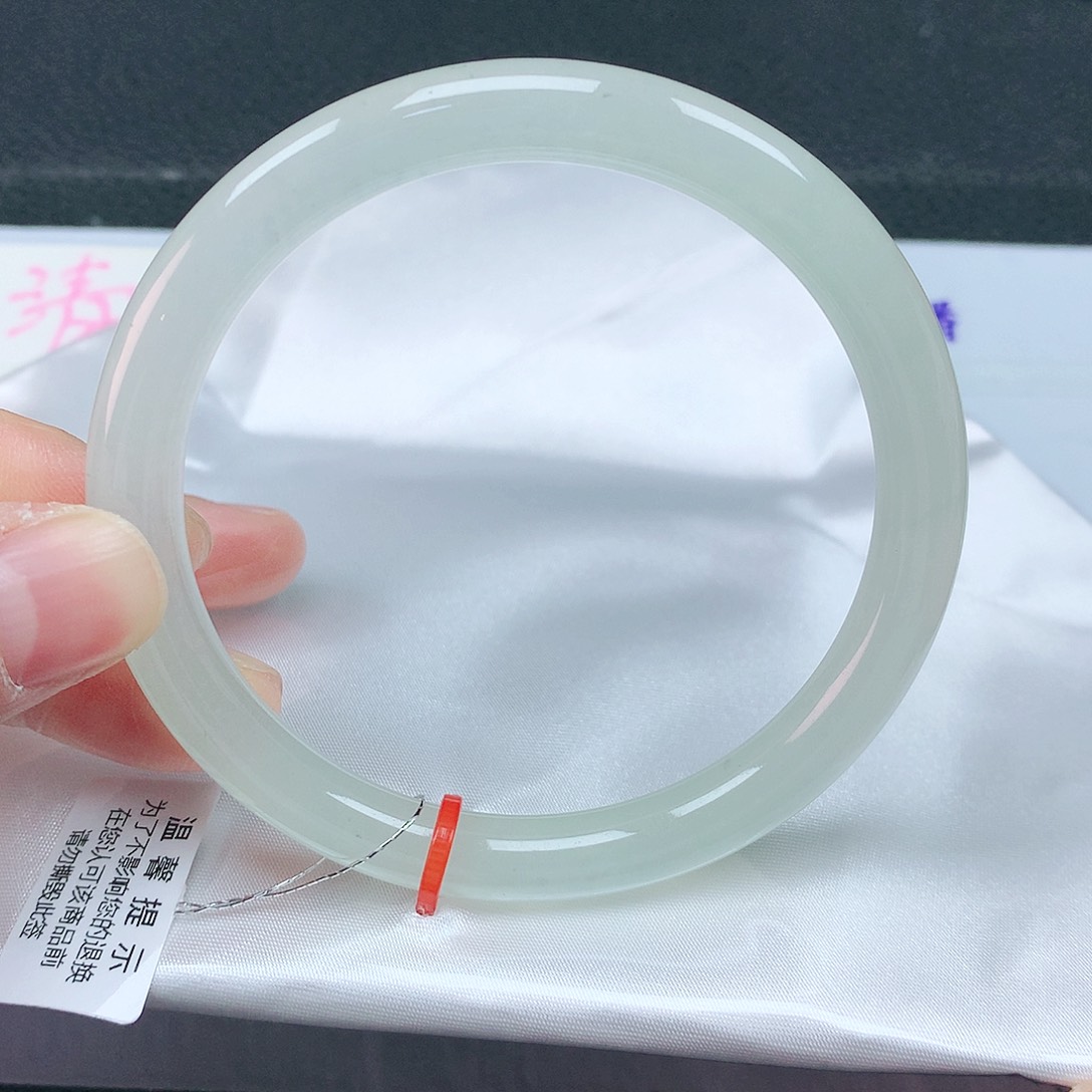 翡翠手镯未镶嵌59圈